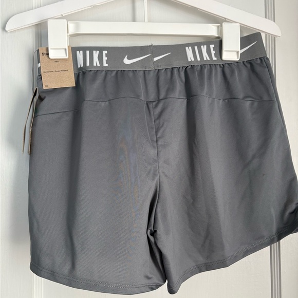 NWT Nike Charcoal Gray Girls Dry Fit Training Shorts, Sz: XL - Picture 3 of 6